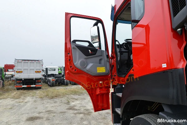 Dongfeng Commercial Vehicle Tianlong KL 465 ch 8X4(12 roues) 9,6 m camion porteur fourgon Cabine (1) | 86Trucks