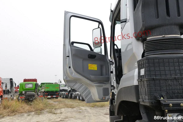 Dongfeng Commercial Vehicle Tianlong KC Heavy Truck 465 hp 6X4(10 wheels) 6m Dump Truck (China VI) Cab (1) | 86Trucks