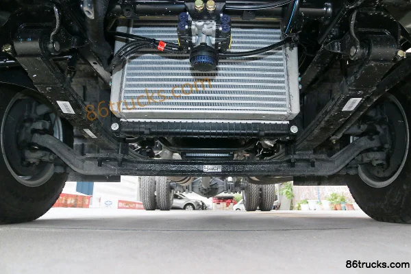 FAW Jiefang J6F large 160 ch 4X2(6 roues) camion porteur fourgon 4,16 m cabine simple (China VI) Châssis (1) | 86Trucks