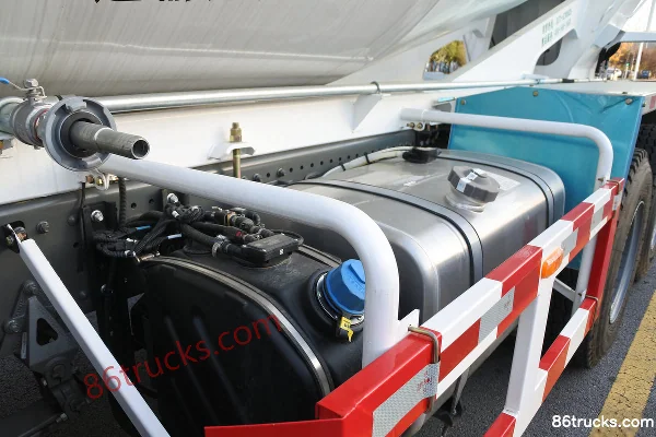 Sinotruk HOWO HOWO TX 350hp 8X4(12 wheels) 7.95m³ Concrete Mixer Truck (China VI) (ZBG5311GJB30F7) Cab (3) | 86Trucks