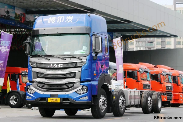 JAC Gallop A5W III Heavy Truck 1.0 Version 350 hp 8X2(10 wheels) 9.4 m Livestock Transport Truck Exterior (3) | 86Trucks