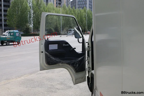 Foton Forland Small Card Star 2 68 hp 4X2(6 wheels) 3.3m Semi-row Van Light Truck Cab (1) | 86Trucks