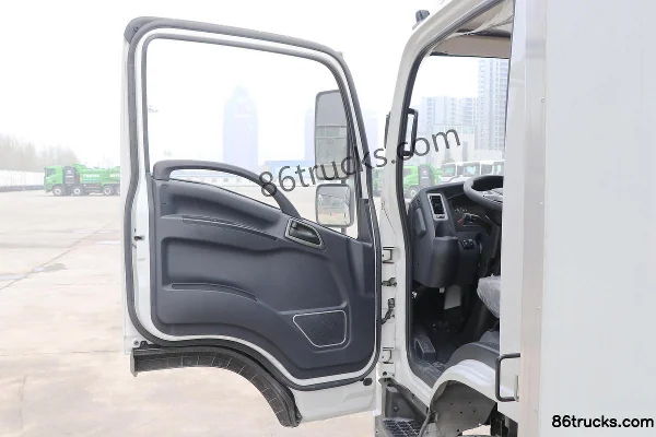 Yutong Wide Body 4.2m single-row pure electric van light truck (aluminum body) 4X2(6 wheels) Interior (1) | 86Trucks