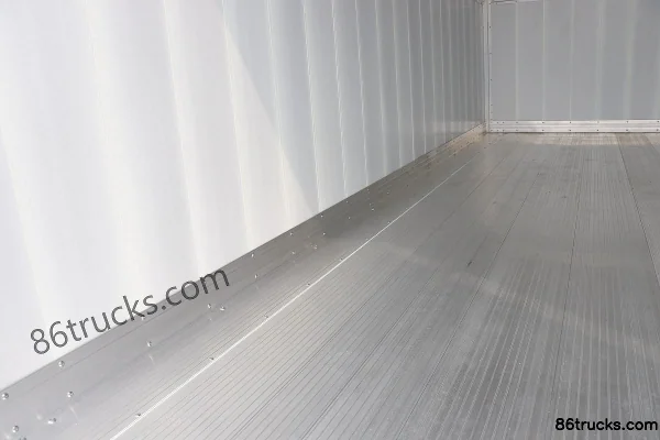 Yutong Wide Body 4.2m single-row pure electric van light truck (aluminum body) 4X2(6 wheels) (3) | 86Trucks