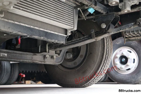 JAC Kangling J5 116 hp 4X2(6 wheels) 4.15m single-row enclosed light truck Chassis (3) | 86Trucks
