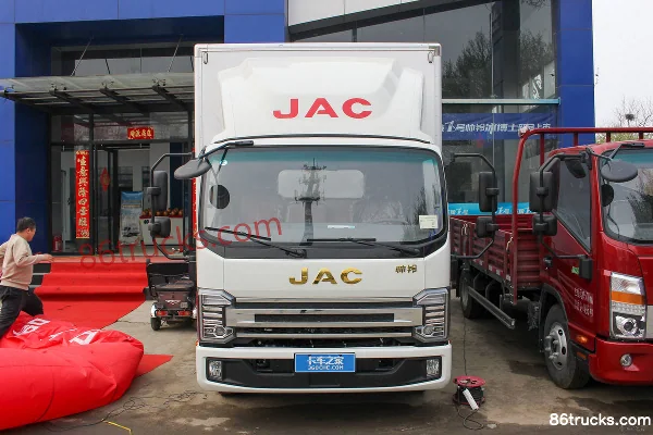 JAC Shuailing Q6 Ice Doctor Supreme Edition 160 hp 4X2(6 wheels) 4.015 m refrigerated truck (China VI) (4.33 ratio) Exterior (2) | 86Trucks