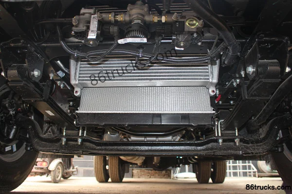 JAC Shuailing Q6 Ice Doctor Supreme Edition 160 hp 4X2(6 wheels) 4.015 m refrigerated truck (China VI) (4.33 ratio) Chassis (1) | 86Trucks