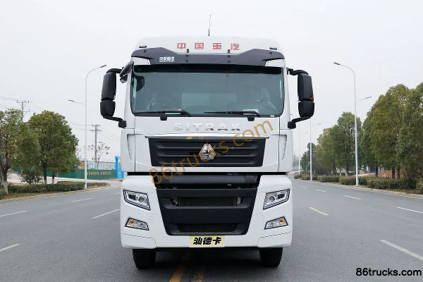 Sinotruk Sitrak 540hp 8X4(12 wheels) 9.2m Refrigerated Truck (HuiLiWei Brand) Exterior (2) | 86Trucks