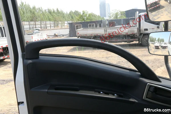 JAC Weiling K5 132hp 4X2(6 wheels) 3.7m Single Row Van Light Truck Cab (2) | 86Trucks