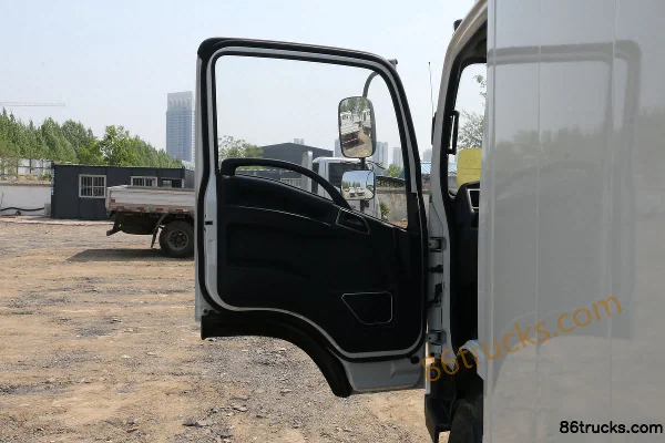 JAC Weiling K5 132hp 4X2(6 wheels) 3.7m Single Row Van Light Truck Cab (1) | 86Trucks