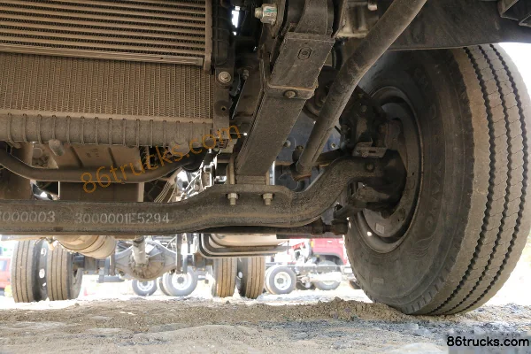 JAC Weiling K6 160 hp 4X2(6 wheels) 3.85m Semi-Row Stake Light Truck (China VI) Chassis (3) | 86Trucks