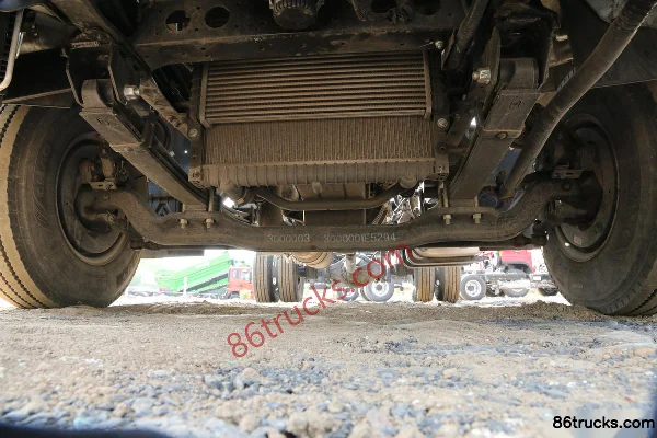 JAC Weiling K6 160 hp 4X2(6 wheels) 3.85m Semi-Row Stake Light Truck (China VI) Chassis (1) | 86Trucks