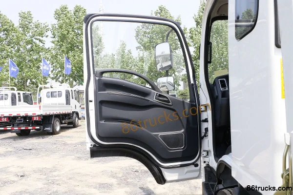 JAC Weiling K5 Value Edition 132hp 4X2(6 wheels) 3.85m Semi-Row Flatbed Light Truck Cab (1) | 86Trucks