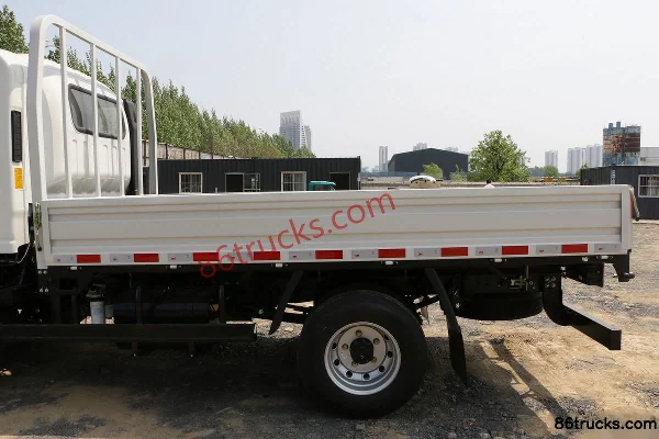 JAC Weiling K5 Value Edition 132hp 4X2(6 wheels) 3.85m Semi-Row Flatbed Light Truck Body (3) | 86Trucks