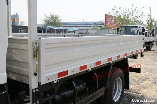 JAC Weiling K5 Value Edition 132hp 4X2(6 wheels) 3.85m Semi-Row Flatbed Light Truck Body (1) | 86Trucks