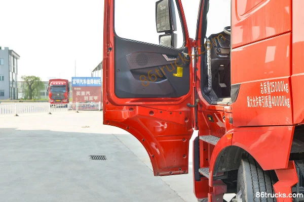 Sinotruk HOWO TH7 Heavy Truck 460 hp 6X4(10 wheels) Dangerous Goods Tractor Truck (China VI) Cab (2) | 86Trucks