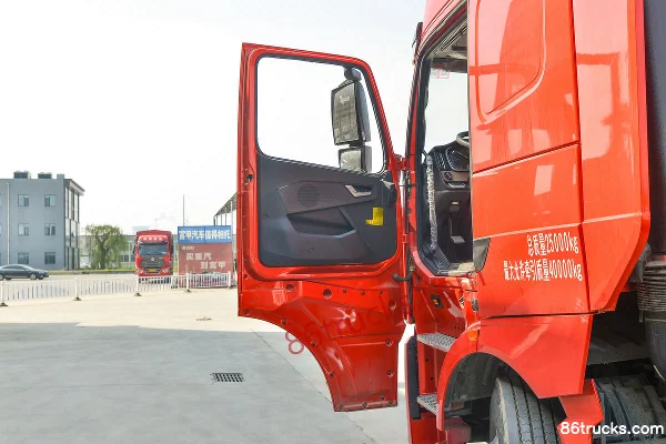 Sinotruk HOWO TH7 Heavy Truck 460 hp 6X4(10 wheels) Dangerous Goods Tractor Truck (China VI) Cab (1) | 86Trucks