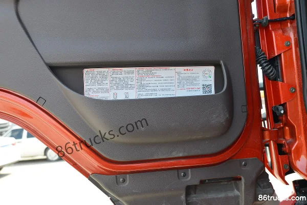 Dongfeng Liuqi Chenglong H5 Heavy Truck 430 hp 6X4(10 wheels) Dangerous Goods Tractor Truck (China VI) Cab (3) | 86Trucks