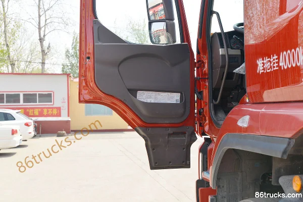Dongfeng Liuqi Chenglong H5 Heavy Truck 430 hp 6X4(10 wheels) Dangerous Goods Tractor Truck (China VI) Cab (2) | 86Trucks