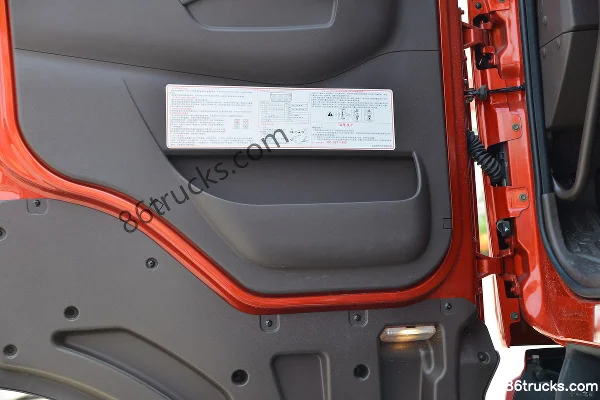 Dongfeng Liuqi Chenglong H7 heavy truck 510 hp 6X4(10 wheels) AMT automatic tractor truck (China VI) Cab (3) | 86Trucks