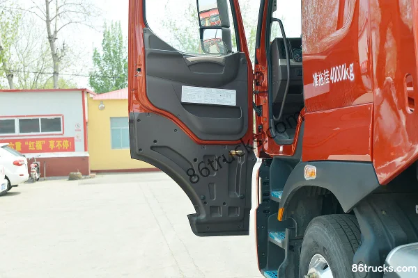 Dongfeng Liuqi Chenglong H7 heavy truck 510 hp 6X4(10 wheels) AMT automatic tractor truck (China VI) Cab (2) | 86Trucks