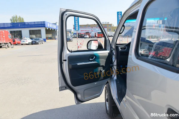 Dongfeng T3 (formerly Xiaobawang W) 1.5L 125 hp 4X2(6 wheels) 2.7m Double Row Flatbed Light Truck (China VI) Cab (1) | 86Trucks