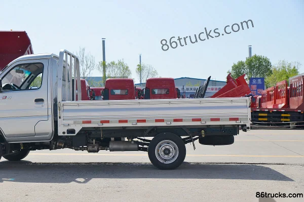 Dongfeng T3 (formerly Xiaobawang W) 1.3L 91hp 4X2(6 wheels) 2.7m single-row flatbed truck (single rear wheel) (with A/C) (China VI) Body (2)