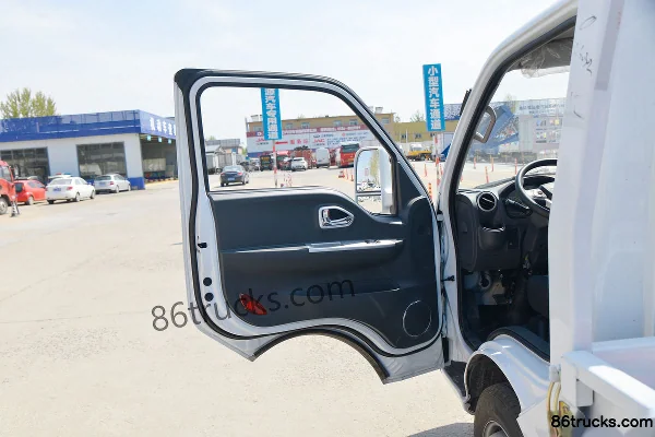 Dongfeng T6 2.0L 122 hp 4X2(6 wheels) 4.05m Single Row Flatbed Light Truck (China VI) Cab (1) | 86Trucks