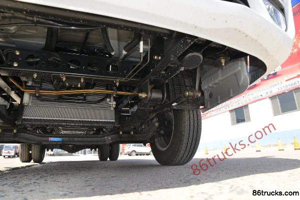 Dongfeng T6 2.0L 122 hp 4X2(6 wheels) 4.05m Single Row Flatbed Light Truck (China VI) Chassis (3) | 86Trucks