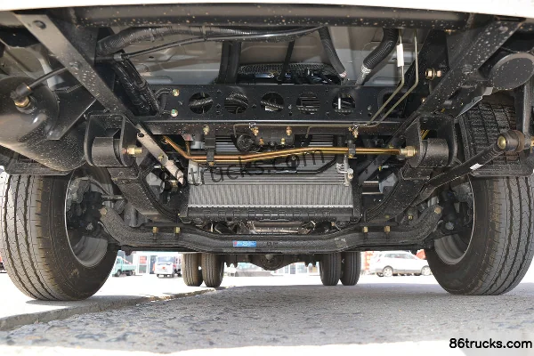 Dongfeng T6 2.0L 122 hp 4X2(6 wheels) 4.05m Single Row Flatbed Light Truck (China VI) Chassis (1) | 86Trucks