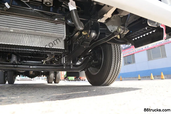 Foton Aumark S1 Series Zhiying Edition 160hp 4X2(6 wheels) 3.83m Semi-Row Stake Light Truck (China VI) Chassis (3) | 86Trucks
