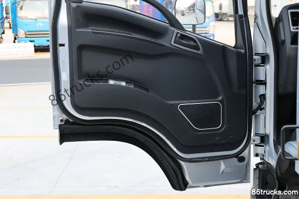 SHACMAN Commercial Vehicle Xuande X9 Standard Edition 131hp 4X2(6 wheels) 4.15m Single Row Van Light Truck Cab (3) | 86Trucks