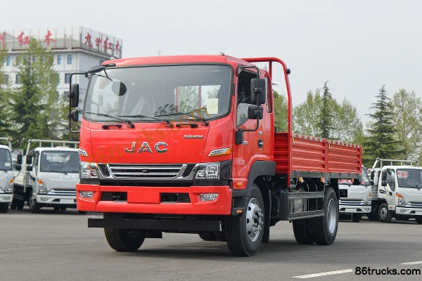 JAC Dewos V8 195hp 4X2(6 wheels) 4.6m Stake Truck (China VI) Exterior (3) | 86Trucks