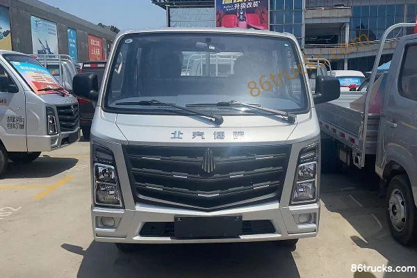 BAIC Ruixiang Boteng M3 Standard 122 hp 4X2(6 wheels) 3.1m Double Row Stake Truck Exterior (2) | 86Trucks