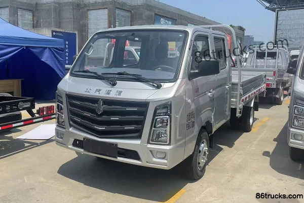 BAIC Ruixiang Boteng M3 Standard 122 hp 4X2(6 wheels) 3.1m Double Row Stake Truck Exterior (3) | 86Trucks