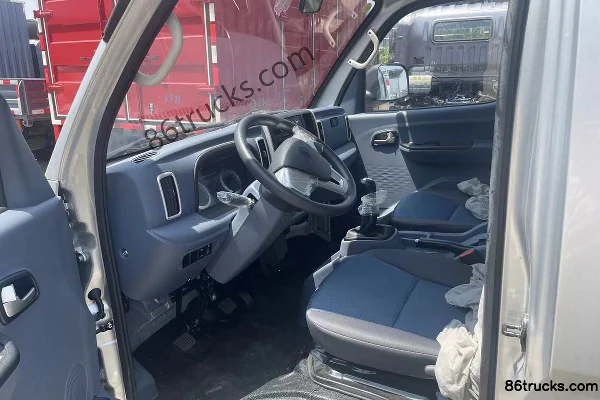 BAIC Ruixiang Boteng M3 Standard 122 hp 4X2(6 wheels) 3.1m Double Row Stake Truck Cab (1) | 86Trucks