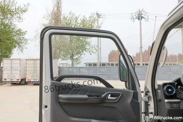Foton Aumark X Dream Edition 125 hp 4X2(6 wheels) 4.14m Single Row Van Truck (Air Brake) Cab (2) | 86Trucks