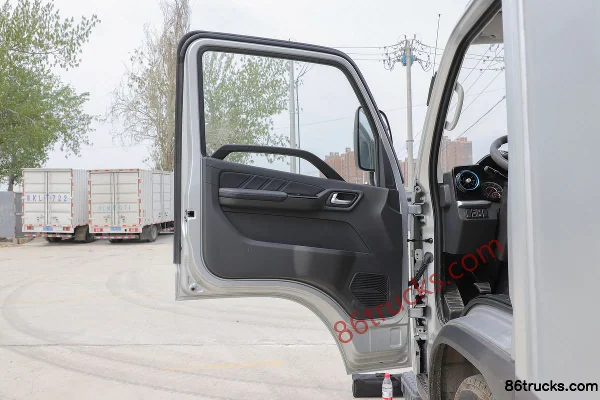 Foton Aumark X Dream Edition 125 hp 4X2(6 wheels) 4.14m Single Row Van Truck (Air Brake) Cab (1) | 86Trucks