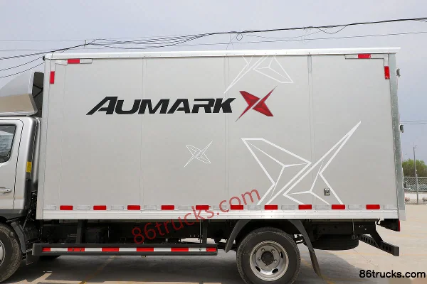 Foton Aumark X Dream Edition 125 hp 4X2(6 wheels) 4.14m Single Row Van Truck (Air Brake) Body (2) | 86Trucks