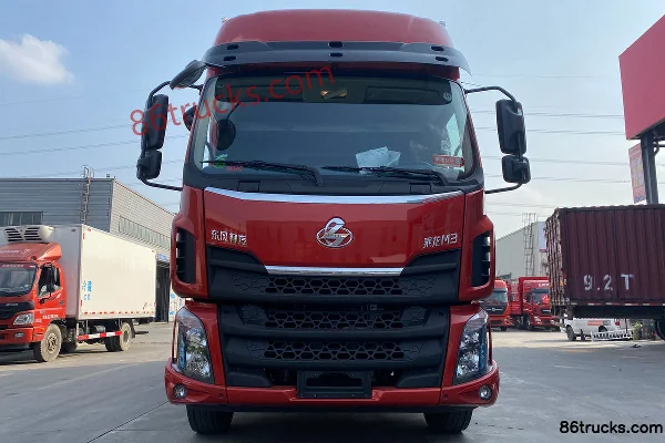 Dongfeng Liuqi New Chenglong M3 240hp 4X2(6 wheels) 6.8m Livestock Transport Truck Exterior (2) | 86Trucks