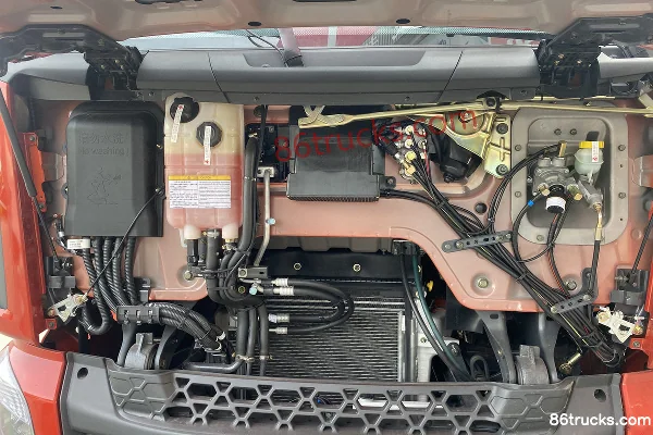 Dongfeng Liuqi New Chenglong M3 240hp 4X2(6 wheels) 6.8m Livestock Transport Truck Chassis (1) | 86Trucks