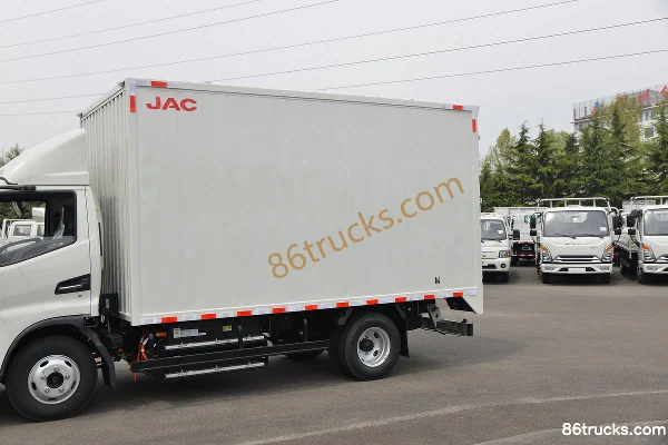 JAC Shuailing i5 4.5T 4.15m Van Electric Light Truck 4X2(6 wheels) Body (1) | 86Trucks