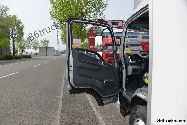 JAC Shuailing Q6 Luxury Edition 160 hp 4X2(6 wheels) 4.12m Single Row Van Light Truck (China VI) (Insulated Van) Cab (1) | 86Trucks