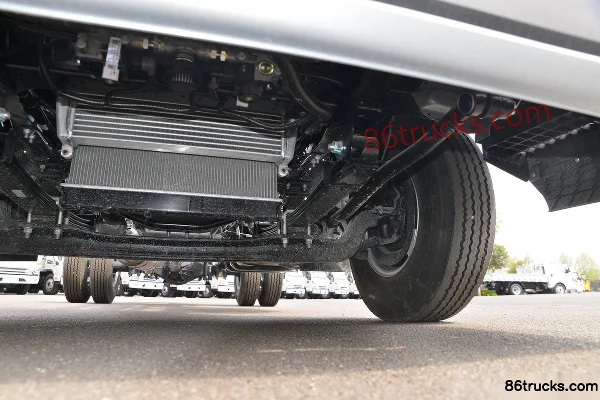 JAC Shuailing Q6 Luxury Edition 160 hp 4X2(6 wheels) 4.18m Single Row Stake Truck (China VI) Chassis (3) | 86Trucks