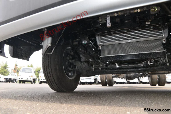 JAC Shuailing Q6 Luxury Edition 160 hp 4X2(6 wheels) 4.18m Single Row Stake Truck (China VI) Chassis (2) | 86Trucks