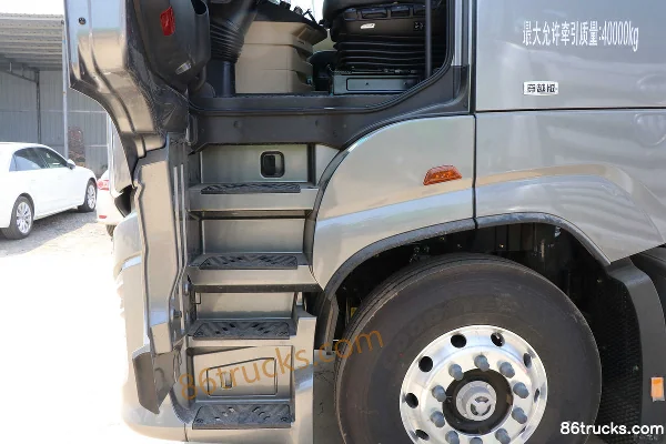 Foton Auman Galaxy Cross Edition 580 hp 6X4(10 wheels) AMT Automatic Tractor Truck (China VI) Cab (3) | 86Trucks