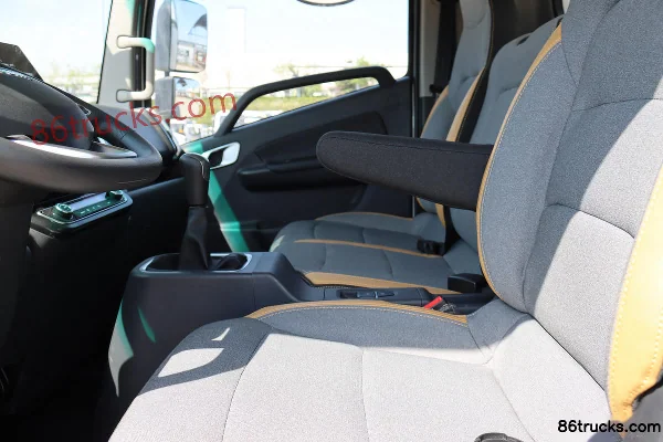 Huanrui Auto Standard 150hp 4X2(6 wheels) 4.15m Single Row Van Light Truck (China VI) (Fukang) Cab (3) | 86Trucks