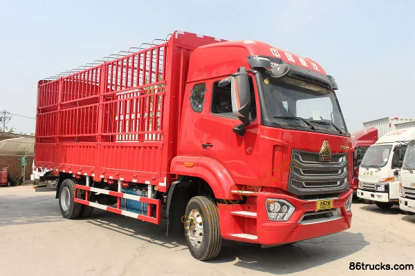 Sinotruk HOWO NX Medium Truck 240hp 4X2(6 wheels) 6.75m Cargo Truck Exterior