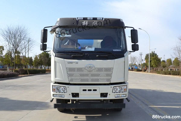 FAW Jiefang J6L Medium Truck 220 hp 4X2(6 wheels) Asphalt Distributor Truck (Xindongri Brand) Exterior (2) | 86Trucks