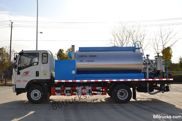 Sinotruk HOWO Wang Series 160 hp 4X2(6 wheels) Asphalt Distributor Truck (Xindongri Brand) Exterior (3) | 86Trucks